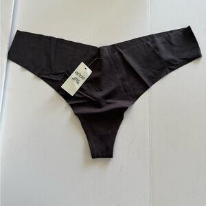 Size large women’s aerie seamless thong. NWT